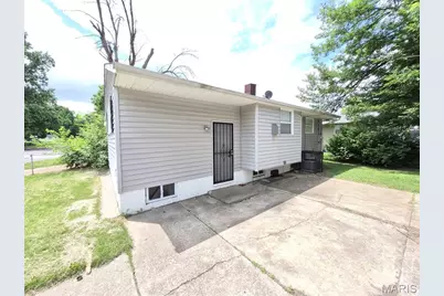 1201 June Avenue, Saint Louis, MO 63138 - Photo 22