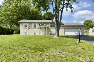 5 Milky Way Dr, Saint Charles, MO 63304 - Photo 1