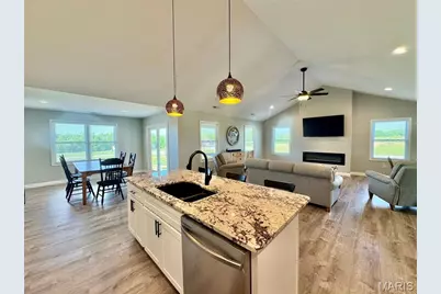 200 W Larkspur Court, Hannibal, MO 63401 - Photo 6