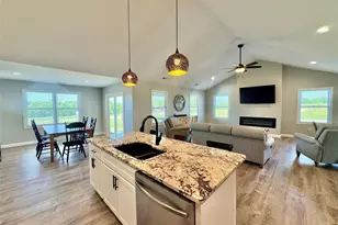 200 W Larkspur Ct, Hannibal, MO 63401 - Photo 6