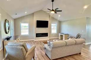 200 W Larkspur Ct, Hannibal, MO 63401 - Photo 8