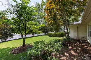 9005 Greenridge Dr, Richmond Heights, MO 63117 - Photo 38