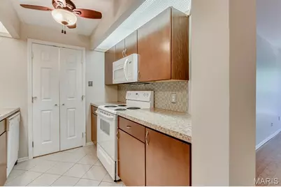 5375 N Kenrick Parke Drive #208, Shrewsbury, MO 63119 - Photo 8