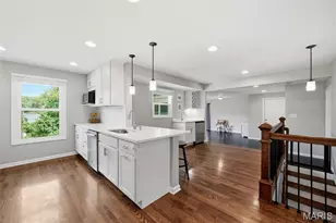 451 Linum Ln, Webster Groves, MO 63119 - Photo 4