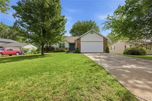 20 W Ofallon Dr, O'Fallon, MO 63366 - Photo 2