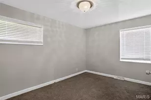 5563 Winchelsea Dr, Saint Louis, MO 63121 - Photo 12