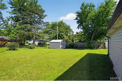 5563 Winchelsea Drive, Saint Louis, MO 63121 - Photo 8