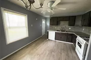 1335 Cabrillo Dr, Saint Louis, MO 63138 - Photo 6