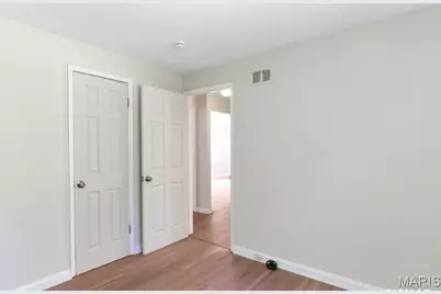 8135 Bloom Drive, Saint Louis, MO 63114 - Photo 12
