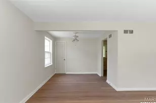8135 Bloom Dr, Saint Louis, MO 63114 - Photo 16