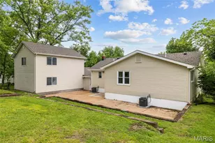 11304 De Runtz Ave, Maryland Heights, MO 63043 - Photo 2