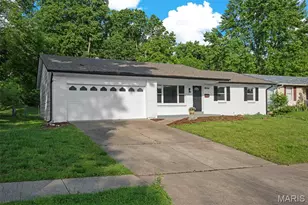 3036 Cherokee Ln, Saint Charles, MO 63301 - Photo 2