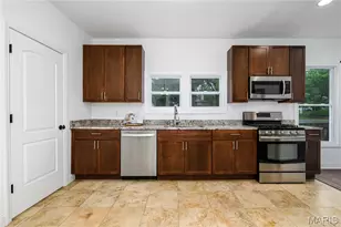 7101 Lindenwood Pl, Saint Louis, MO 63109 - Photo 16