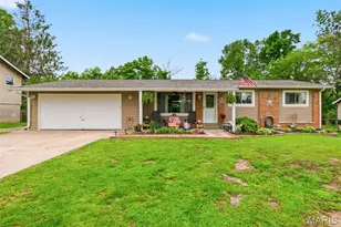 314 Capri Dr, O'Fallon, MO 63366 - Photo 2