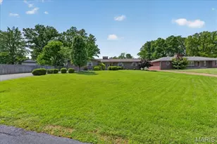 63 Lincord Dr, Saint Louis, MO 63128 - Photo 2