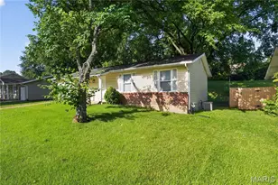 12071 El Camara Dr, Florissant, MO 63033 - Photo 2