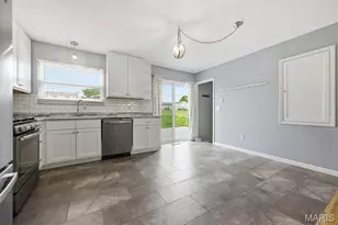 12057 Renaissance Dr, Maryland Heights, MO 63043 - Photo 14
