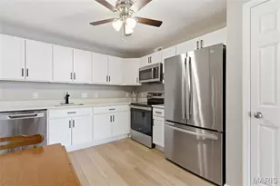 7600 Triwoods Dr, Shrewsbury, MO 63119 - Photo 6