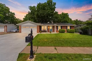 921 Picardy Ln, Saint Charles, MO 63301 - Photo 2
