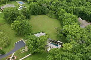 10700 Starhill Dr, Saint Louis, MO 63128 - Photo 70