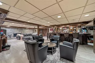 10700 Starhill Dr, Saint Louis, MO 63128 - Photo 30