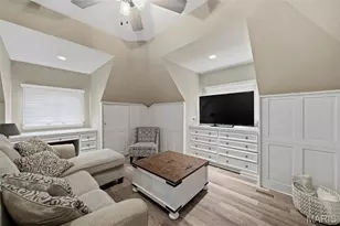 10700 Starhill Dr, Saint Louis, MO 63128 - Photo 56