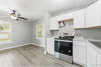 1001 Pine Street, Saint Charles, MO 63301 - Photo 10