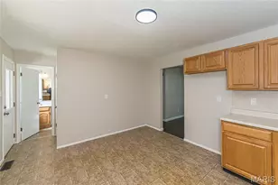 11848 Foxwood Dr, Maryland Heights, MO 63043 - Photo 10