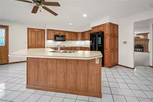11700 Bayfield Ln, Saint Louis, MO 63128 - Photo 8