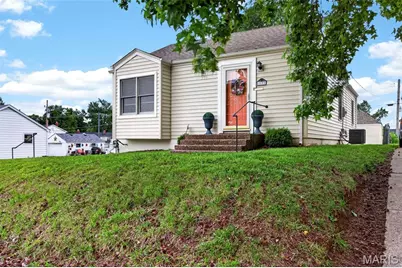 1033 Perry Street, Saint Charles, MO 63301 - Photo 1