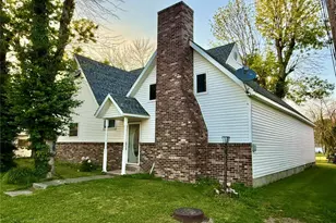 402 W Main St, Shelbyville, MO 63469 - Photo 1