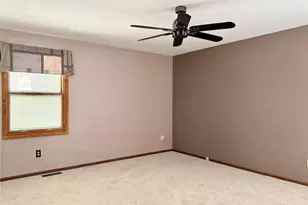 660 Hunters Ridge Dr, Ferguson, MO 63135 - Photo 16