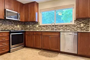 660 Hunters Ridge Dr, Ferguson, MO 63135 - Photo 6