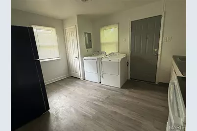 470 Mueller Avenue, Saint Louis, MO 63135 - Photo 2