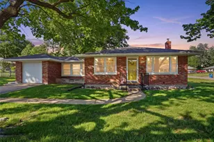 3631 Park Crest Dr, Saint Louis, MO 63125 - Photo 2