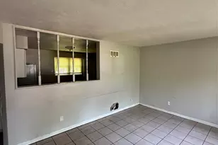 9819 Vickie Pl, Saint Louis, MO 63136 - Photo 2