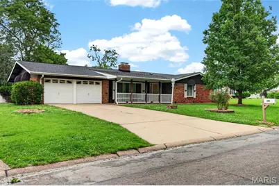 9512 Carnival Drive, Saint Louis, MO 63126 - Photo 2