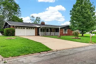 9512 Carnival Dr, Saint Louis, MO 63126 - Photo 2