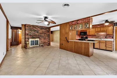 9512 Carnival Drive, Saint Louis, MO 63126 - Photo 10