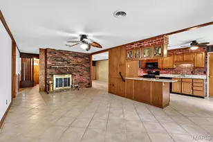 9512 Carnival Dr, Saint Louis, MO 63126 - Photo 10