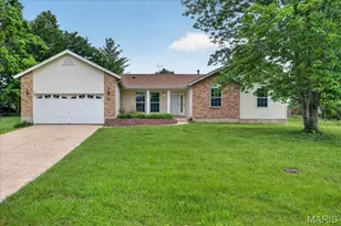 1942 Kesha Ct, Pacific, MO 63069 - Photo 1