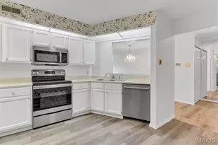 5375 N Kenrick Parke Dr, Saint Louis, MO 63119 - Photo 12