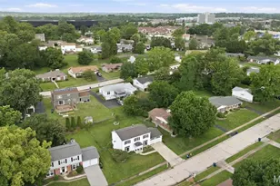 1737 Rosearbor Dr, Saint Louis, MO 63146 - Photo 2