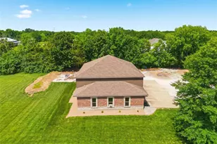 2011 Alana Ln, Saint Paul, MO 63366 - Photo 6