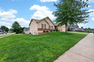 127 Liberty Grove Dr, Wentzville, MO 63385 - Photo 2