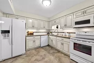 312 Clayton Xing Dr, Ellisville, MO 63011 - Photo 14