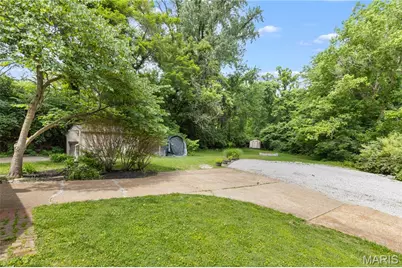 4115 Charbonier Road, Florissant, MO 63031 - Photo 28