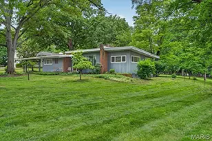 33 Topping Ln, Des Peres, MO 63131 - Photo 2