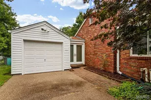 527 Sunningwell Dr, Webster Groves, MO 63119 - Photo 4