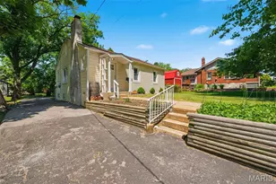 10411 Maddox Pl, Overland, MO 63114 - Photo 2